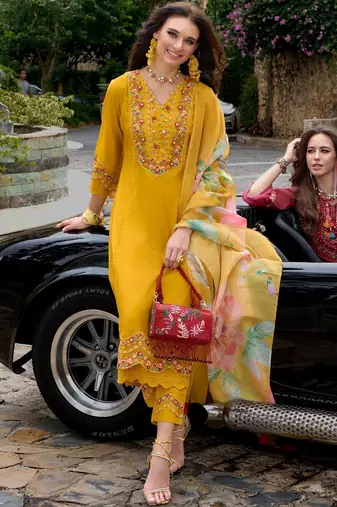 Women Floral Embroidered Regular Thread Work Kurta with Trousers & With Dupatta