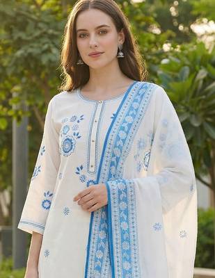 Women Floral Embroidered Regular Thread Work Pure Cotton Kurta with Trousers & With Dupatta 2