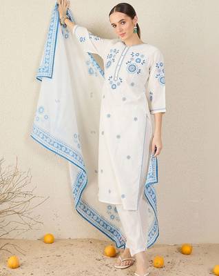 Women Floral Embroidered Regular Thread Work Pure Cotton Kurta with Trousers & With Dupatta 5