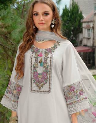Women Floral Embroidered Regular Mirror Work Liva Kurta with Trousers & With Dupatta 5