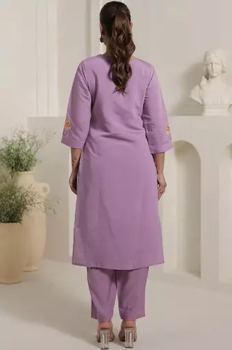 Women Floral Embroidered Regular Thread Work Kurta with Trousers & With Dupatta