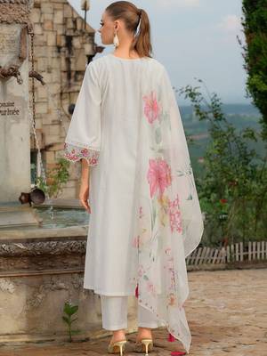Women Floral Embroidered Regular Thread Work Kurta with Trousers & With Dupatta 6