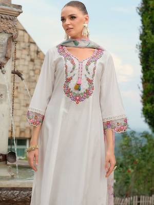 Women Floral Embroidered Regular Thread Work Kurta with Trousers & With Dupatta 7