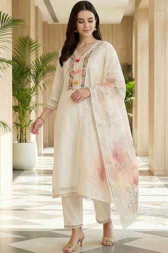 Women Floral Embroidered Regular Thread Work  Cotton Kurta with Trousers & With Dupatta