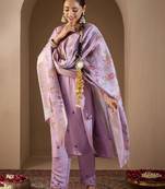 Women Floral Embroidered Regular Thread Work Kurta with Trousers & With Dupatta