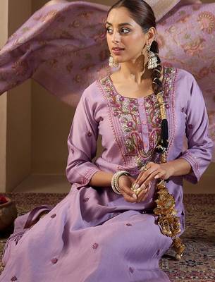 Women Floral Embroidered Regular Thread Work Kurta with Trousers & With Dupatta 2