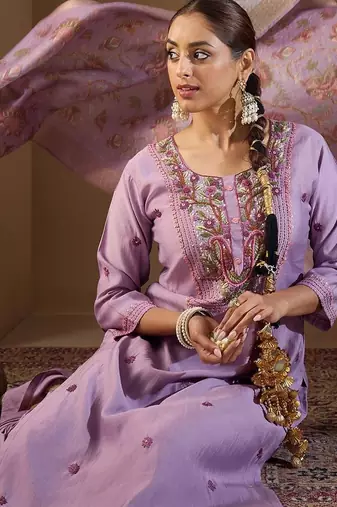 Women Floral Embroidered Regular Thread Work Kurta with Trousers & With Dupatta