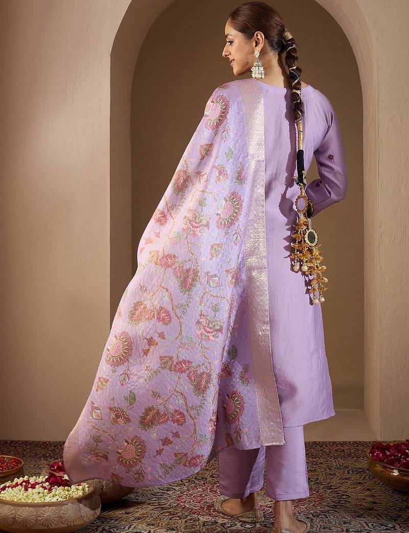 Women Floral Embroidered Regular Thread Work Kurta with Trousers & With Dupatta