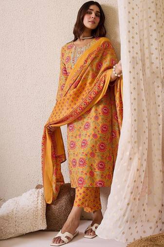 Women Floral Embroidered Regular Kurta with Trousers & With Dupatta