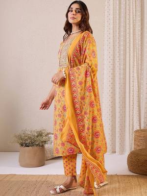 Women Floral Embroidered Regular Kurta with Trousers & With Dupatta 3