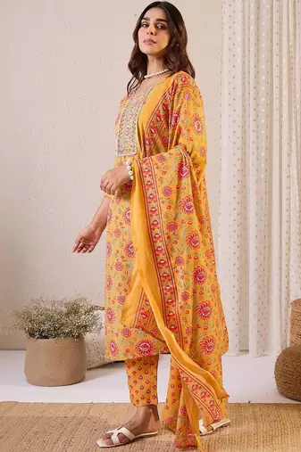 Women Floral Embroidered Regular Kurta with Trousers & With Dupatta