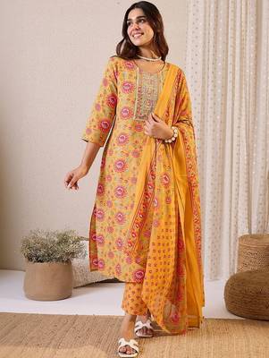 Women Floral Embroidered Regular Kurta with Trousers & With Dupatta 4