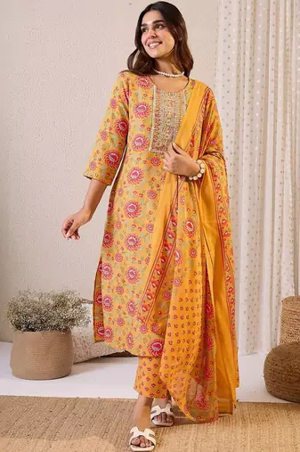 Women Floral Embroidered Regular Kurta with Trousers & With Dupatta