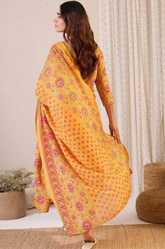 Women Floral Embroidered Regular Kurta with Trousers & With Dupatta