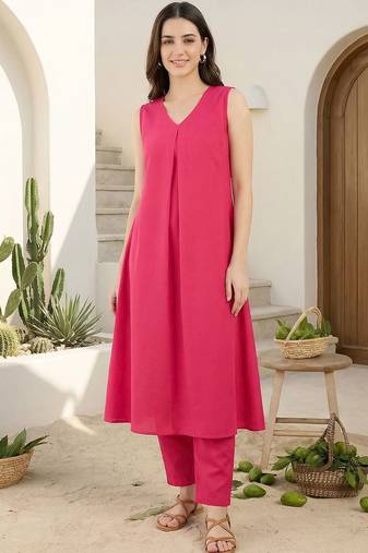 Women Pleated Kurta with Trousers