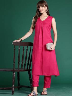 Women Pleated Kurta with Trousers 3
