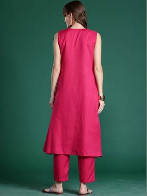 Women Pleated Kurta with Trousers 4