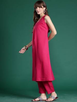 Women Pleated Kurta with Trousers 5