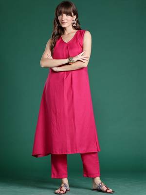 Women Pleated Kurta with Trousers 6