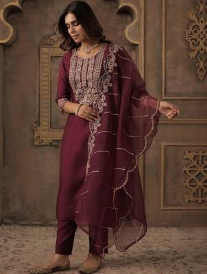 Women Ethnic Motifs Embroidered Regular Thread Work Liva Kurta with Trousers & With Dupatta 4