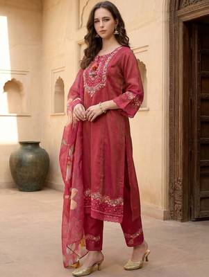 Women Floral Embroidered Regular Thread Work Kurta with Trousers & With Dupatta 1