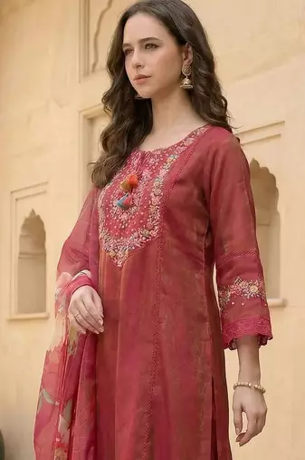 Women Floral Embroidered Regular Thread Work Kurta with Trousers & With Dupatta
