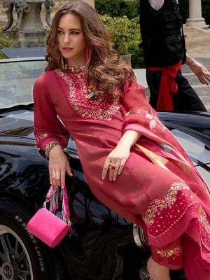 Women Floral Embroidered Regular Thread Work Kurta with Trousers & With Dupatta 4