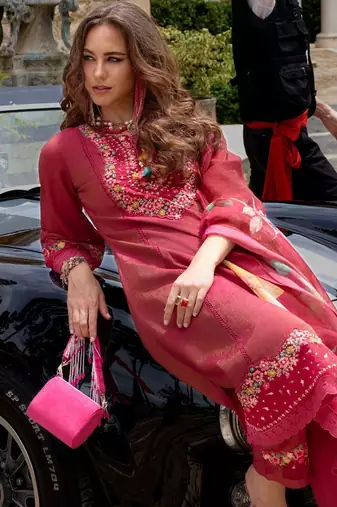 Women Floral Embroidered Regular Thread Work Kurta with Trousers & With Dupatta