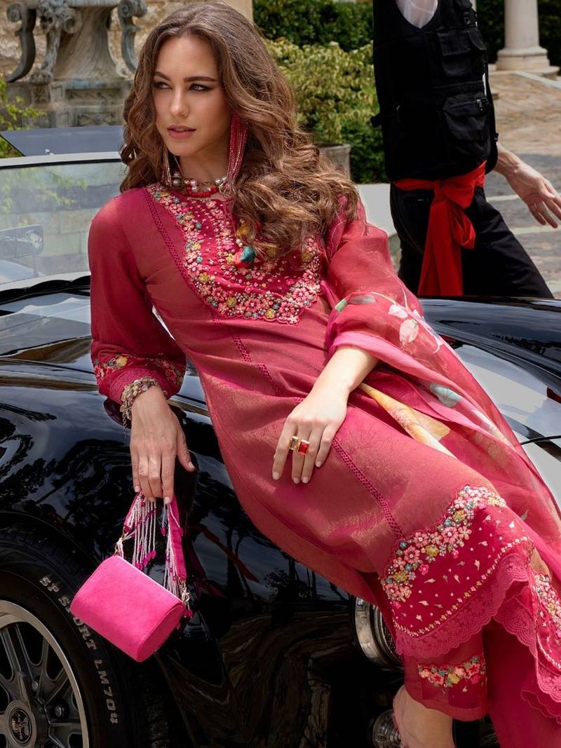 Women Floral Embroidered Regular Thread Work Kurta with Trousers & With Dupatta