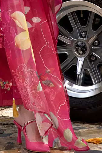 Women Floral Embroidered Regular Thread Work Kurta with Trousers & With Dupatta