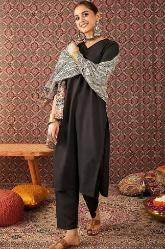 Women Ethnic Motifs Regular Kurta with Trousers & With Dupatta