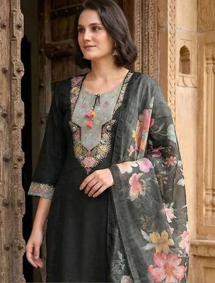 Women Floral Embroidered Regular Thread Work Pure Cotton Kurta with Trousers & With Dupatta 2
