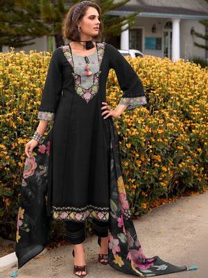 Women Floral Embroidered Regular Thread Work Pure Cotton Kurta with Trousers & With Dupatta 6