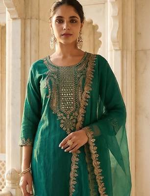 Women Ethnic Motifs Embroidered Regular Liva Kurta with Trousers & With Dupatta 2
