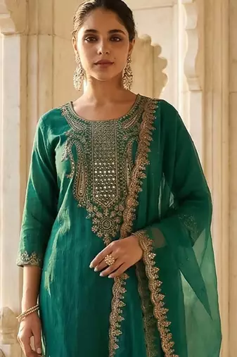 Women Ethnic Motifs Embroidered Regular Liva Kurta with Trousers & With Dupatta
