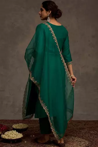 Women Ethnic Motifs Embroidered Regular Liva Kurta with Trousers & With Dupatta