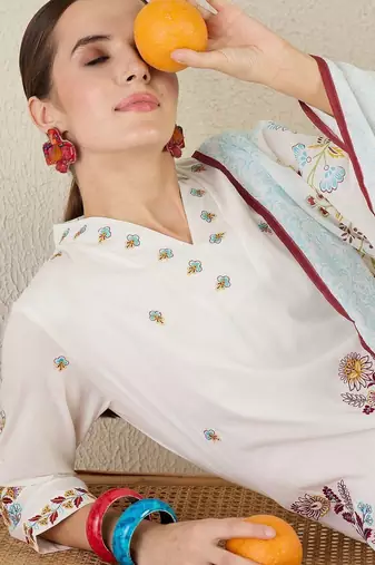 Women Floral Embroidered Regular Thread Work Pure Cotton Kurta with Trousers & With Dupatta