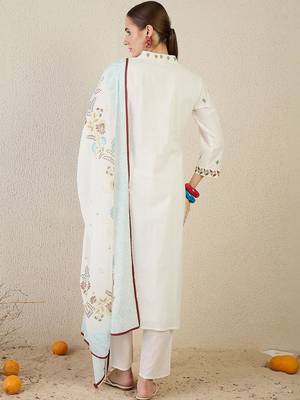 Women Floral Embroidered Regular Thread Work Pure Cotton Kurta with Trousers & With Dupatta 7