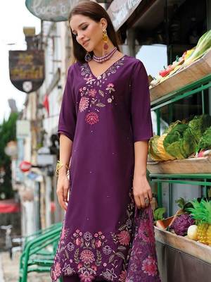 Women Floral Embroidered Regular Thread Work Liva Kurta with Trousers & With Dupatta 5