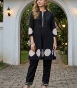 Women Printed Pleated Pure Cotton Kurta with Trousers