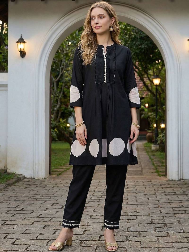 Women Printed Pleated Pure Cotton Kurta with Trousers