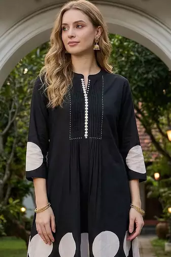Women Printed Pleated Pure Cotton Kurta with Trousers