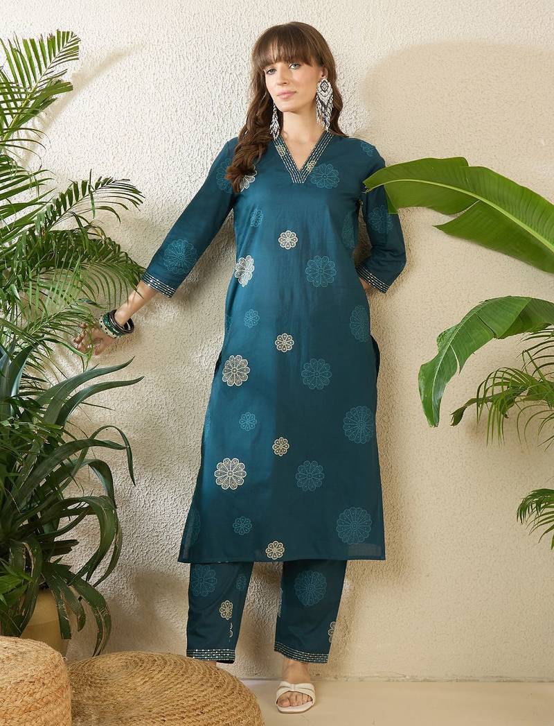 Women Floral Printed Regular Pure Cotton Kurta with Trousers