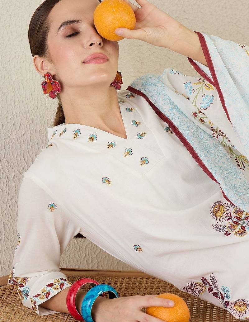 Women Floral Embroidered Regular Thread Work Pure Cotton Kurta with Trousers & With Dupatta