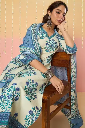 Women Floral Printed Regular Pure Cotton Kurta with Trousers & With Dupatta