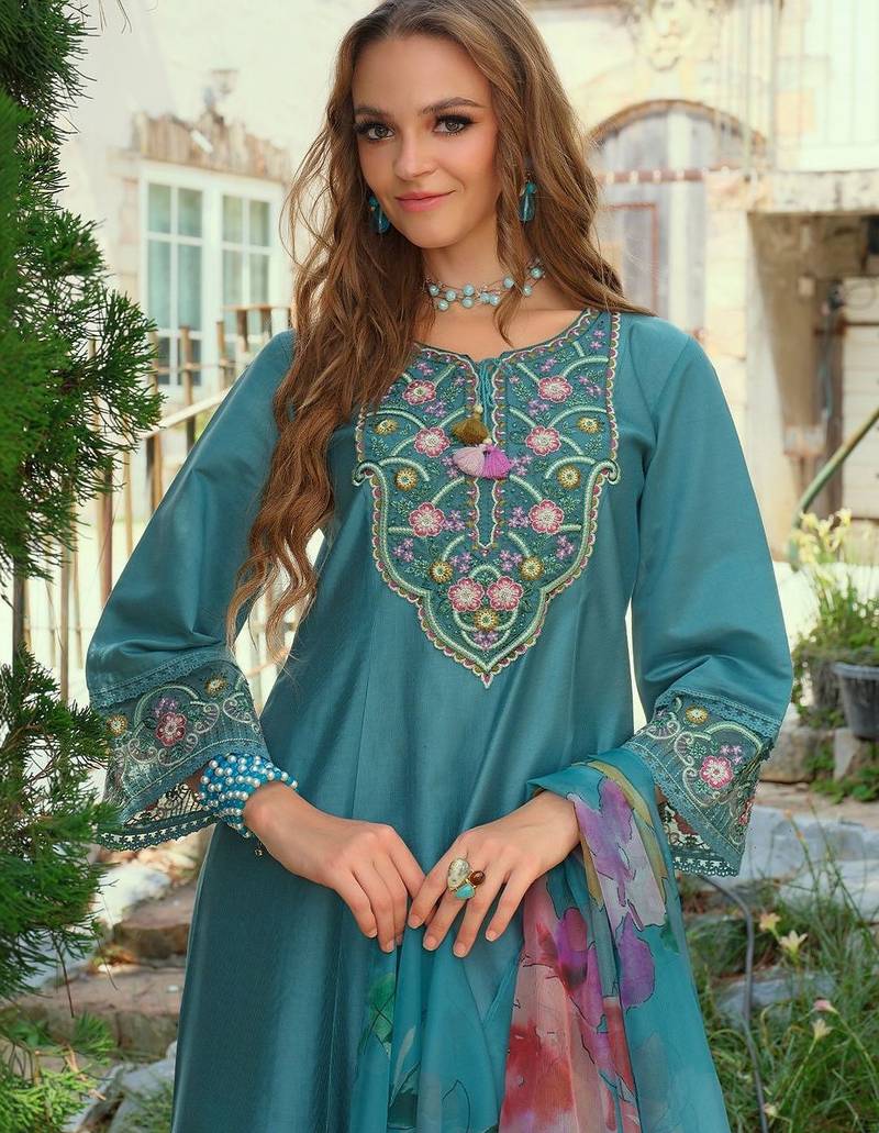 Women Floral Embroidered Regular Thread Work Liva Kurta with Trousers & With Dupatta