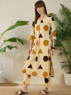 Women Printed Regular Pure Cotton Kurta with Trousers 3