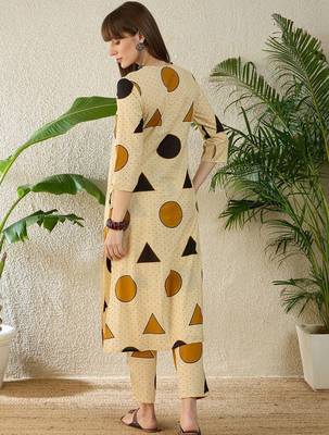 Women Printed Regular Pure Cotton Kurta with Trousers 4
