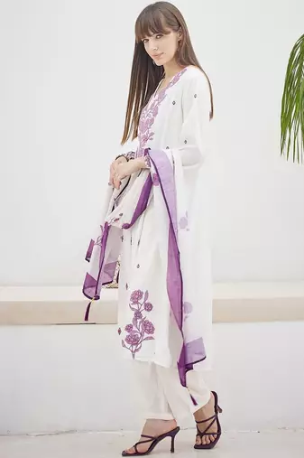 Women Floral Embroidered Regular Thread Work Kurta with Trousers & With Dupatta