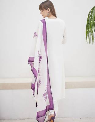 Women Floral Embroidered Regular Thread Work Kurta with Trousers & With Dupatta 6
